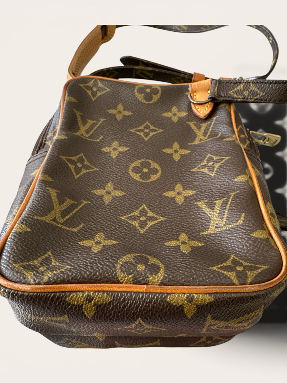 Louis Vuitton Monogram Mini Crossbody Bag Vintage Authenticated MAKE AN OFFER - Picture 4 of 11